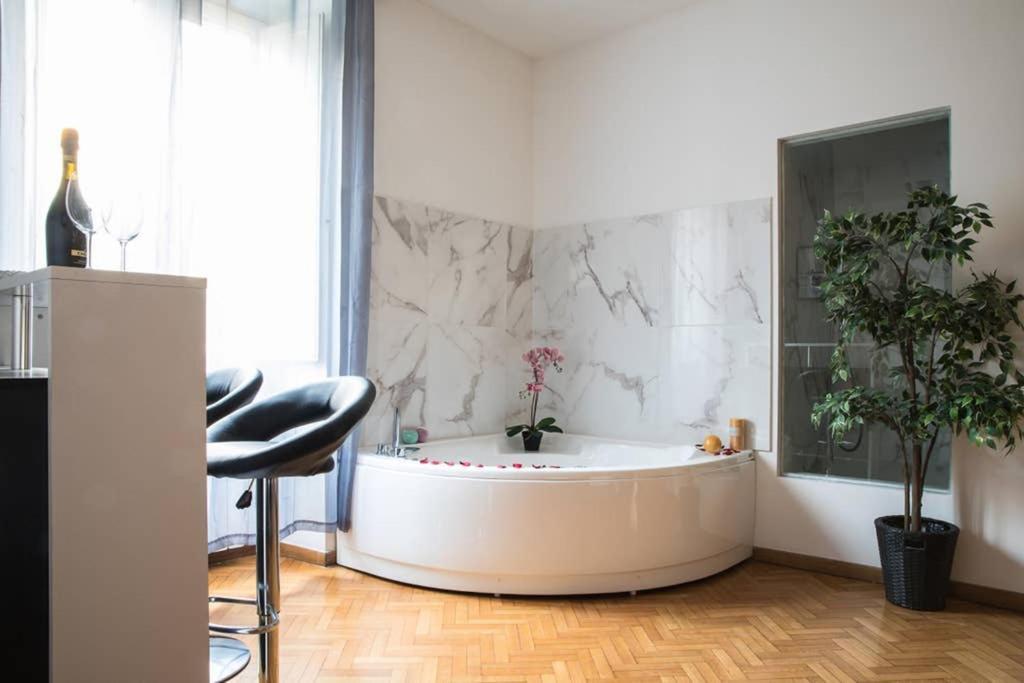 Gold Fabulous Jacuzzi Suite Trastevere - Top Collection Rome Exterior photo